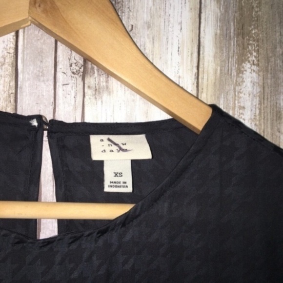 A New Day Black Houndstooth Blouse - Picture 4 of 5